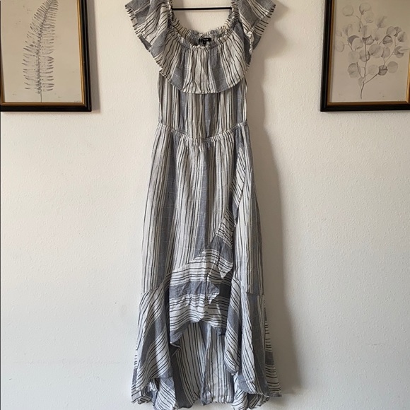 Striped, open shoulders dress - Picture 1 of 4